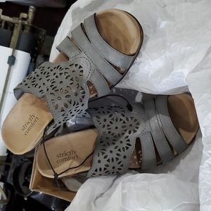 Strictly Comfort Ladies Pretty Slip On Heels Size 7.5 Medium Pewter Gray